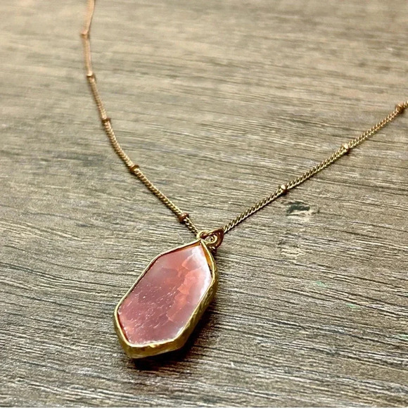 Elegant Gold Necklace with Red Stone Pendant - Picture 3 of 5